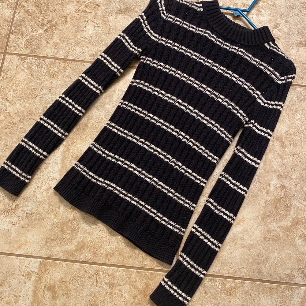 NWOT French Connection Navy/Off-White Small Sweater